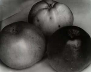Üç Elma, Fransa, yak. 1921