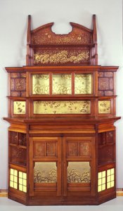 Sarı ve Altındaki Uyum: Kelebek Dolabı, 1877-78 (maun üzerine sarı kiremit, pirinç pervazlar ve cam ile yağ)