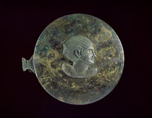 Hellenistik kabartmalı bir kadın büstüne sahip döküm bronz ayna kapağı, MÖ 100 - MS 100 (çizilmiş bezemeli döküm bronz)