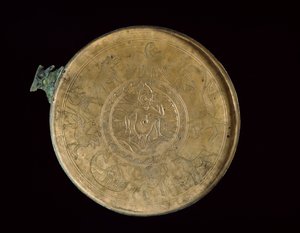 Harpocrates, nilüfer çiçekleri ve efsanevi hayvanlar, MÖ 100 - MS 100 (çizilmiş bezemeli döküm bronz) oymalı bir aynanın içi