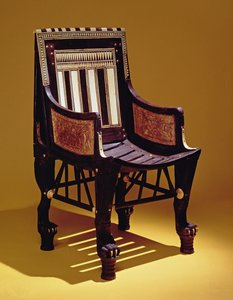 Çocuk sandalyesi, Tutankhamun Mezarı, Yeni Krallık (fildişi kakmalı ahşap)