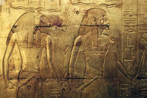 Tanrılar, altın kaplı üçüncü mezar şapelinin arka panelindeki gravür, Tutankhamun Hazinesi, Mısır, Mısır uygarlığı, Yeni Krallık, Hanedan XVIII by Egyptian 18th Dynasty