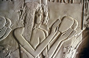 Mısır antikası: adak sunan genç kızlar. Kheruef Mezarı (TT192) (18. Hanedan) by Egyptian 18th Dynasty