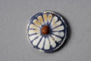 Çiçekli yuvarlak, Amarna Dönemi, MÖ 1353-37 (fayans)
