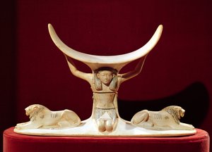 Mısır Hava Tanrısı Shu ile koltuk başlığı, Tutankhamun