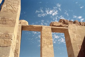 Hathor Şapeli girişinde lento, Hatshepsut Morg Tapınağı, Yeni Krallık, c.1552-1296 M.Ö.