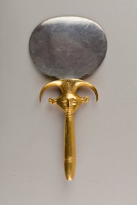 Hathor Amblemi Şeklinde Saplı Ayna, c. MÖ 1479–1425 (gümüş, ahşap ve altın) by Egyptian 18th Dynasty