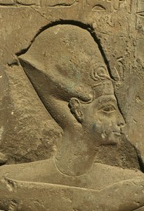 Bir firavunun (taş) başını betimleyen bir kabartmanın detayı by Egyptian 19th Dynasty