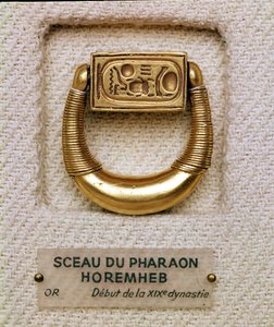 General Horemheb (c.1323-1295 BC) Yeni Krallık (altın) mührü ile yüzük