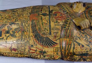 Muhtemelen Deir El-Bahri, Yeni Krallık'ta bulunan Nesyamun mumyasının dış tabut kapağının detayı, MÖ 1100 dolayları (boyalı ahşap) by Egyptian 20th Dynasty