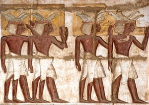 Mısır antikası: birinci avlu, firavuna adaklar getiren bir grup Nubyalıyı temsil eden boyalı kabartmaların detayı. Ramses III