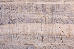 Philae tapınağındaki kabartmalar, Asvan, Mısır