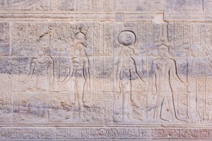 Philae tapınağındaki kabartmalar, Asvan, Mısır by Egyptian 30th Dynasty