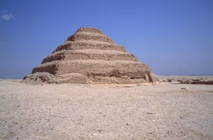 Mısır Antik Çağı: Sakkarah Piramidinin Görünümü. Imhotep