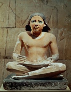 Elinde parşömen tutan oturmuş kâtip (heykel) by Egyptian 4th Dynasty