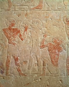 Kaemrehu, Saqqara, Eski Krallık, MÖ 2325 dolaylarındaki mastabadan bir heykeli oyan iki heykeltıraşın tasvir edildiği kabartma (boyalı kireçtaşı)