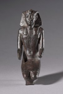Diz çökmüş Kral Heykeli, Greko-Romen Dönemi, MÖ 304-30 by Egyptian Ptolemaic Period