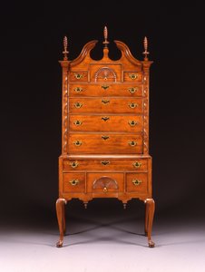 Hawley-Clarke-Lyman ailesi Queen Anne oymalı yüksek şifonyer, Hadley veya Springfield bölgesi, Massachusetts, c.1750-70 (kiraz ağacı) by Eliakim (school of) Smith