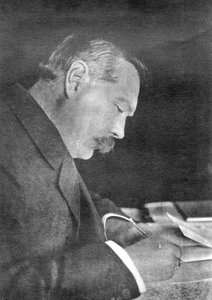Sir Arthur Conan Doyle, İskoç yazar, 1912.