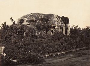 Büyük Pagoda - Güney dış aedicule, 1866. by Emile Gsell