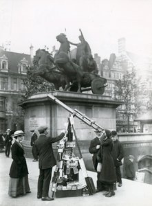 Boadicea heykelinin yanındaki Dolgudaki Big Ben