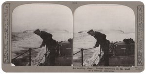 Heyecanlı bir kovalamaca. Bir Alman denizaltısının izinde İngiliz muhripleri (stereoskopik baskı) by English Photographer