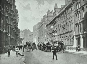 Ordu ve Donanma Mağazaları, Victoria Street, Westminster LB: Francis Street tarafından doğuya bakıyor, 1895 by English Photographer