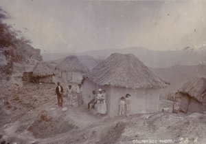 Bir tepe yamacındaki Barbadoslu köyü, 1880 by English Photographer