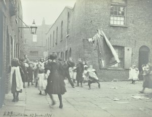 Piskoposlar Mahkemesi: genel görünüm, Londra, 1899 by English Photographer