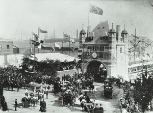 Blackwall Tüneli: atlı arabalar tünelin giriş tören açıklığından geçer, 1897 by English Photographer