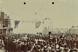 Blackwall Tüneli: Galler Prensi, daha sonra Kral VII. Edward ve Prenses İskenderiye tünelin tören açılışına katılıyor, 1897 by English Photographer