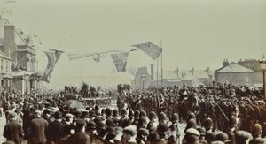 Blackwall Tüneli: Galler Prensi, daha sonra Kral VII. Edward ve Prenses İskenderiye tünelin tören açılışına katılıyor, 1897 by English Photographer