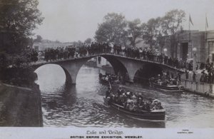 Britanya İmparatorluğu Sergisi, Wembley: Göl ve Köprü (s/b fotoğraf) by English Photographer