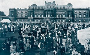 Buckingham Sarayı Bahçe Partisi, 1911 by English Photographer