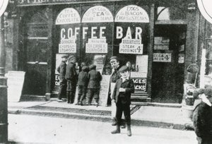 Buckingham Sarayı Bahçe Partisi, 1911 by English Photographer
