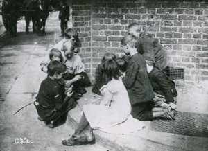 Çocuk yoksulluğu, Londra by English Photographer