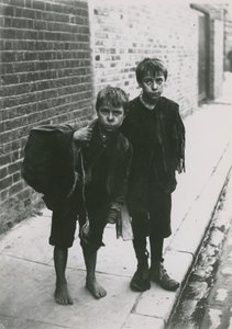 Çocuk yoksulluğu, Londra by English Photographer