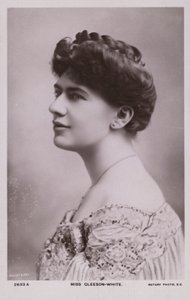 Cicely Gleeson-Beyaz, İngiliz soprano by English Photographer