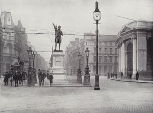 Grattan Heykeli ile College Green, Dublin by English Photographer