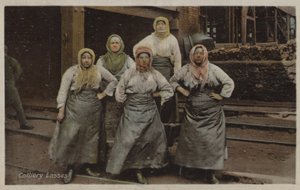 Colliery Lasses (renkli fotoğraf) by English Photographer