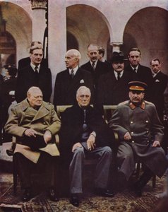 Müttefik liderler Winston Churchill, Franklin D Roosevelt ve Joseph Stalin