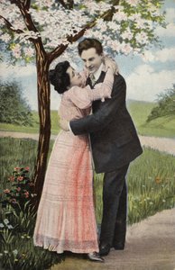 Bir çiçek ağacının altında kucaklayan çift (chromolitho) by English Photographer