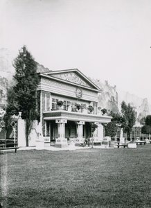Cremorne Bahçeleri, Londra: Swiss Cottage by English Photographer