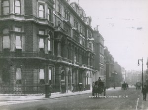 Curzon Caddesi, Londra by English Photographer