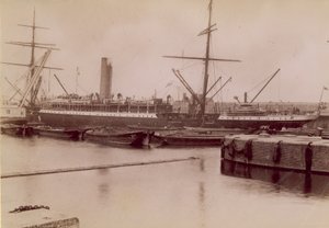 Londra Thames Nehri üzerinde rıhtım by English Photographer