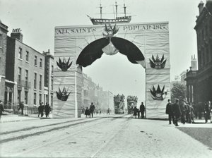 Doğu Hindistan Rıhtım Yolu: geçici kemer, Victoria Diamond Jubilee, 1897 by English Photographer