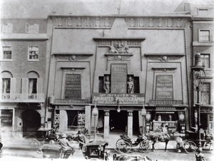 Mısır Salonu, Piccadilly 1895 by English Photographer