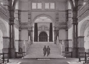 Londra Üniversitesi Giriş Salonu by English Photographer
