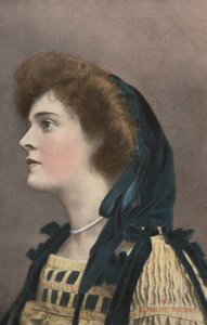 Mavi başlıklı kız (renkli fotoğraf) by English Photographer