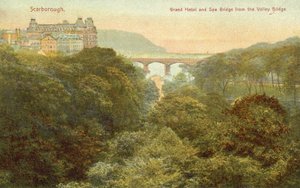 Grand Hotel ve köprü, Scarborough (renkli fotoğraf) by English Photographer